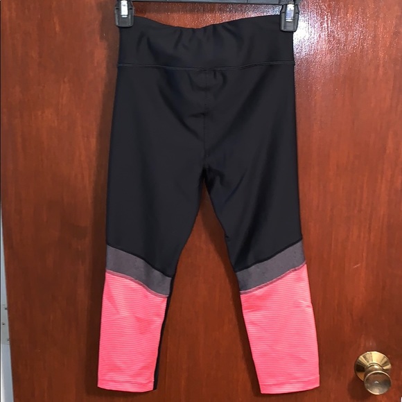 Under armour compression capris - Picture 5 of 5